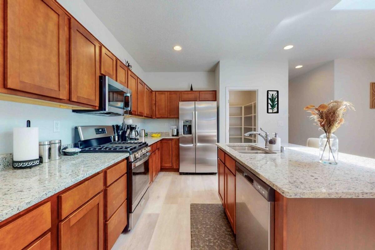 Modern Home 3Br Next To Airport, Netflix, Casino ألباكركي المظهر الخارجي الصورة
